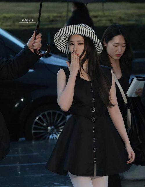 惊艳丝袜李采潭BT,李采潭惊艳演绎，BT版带你领略别样风情